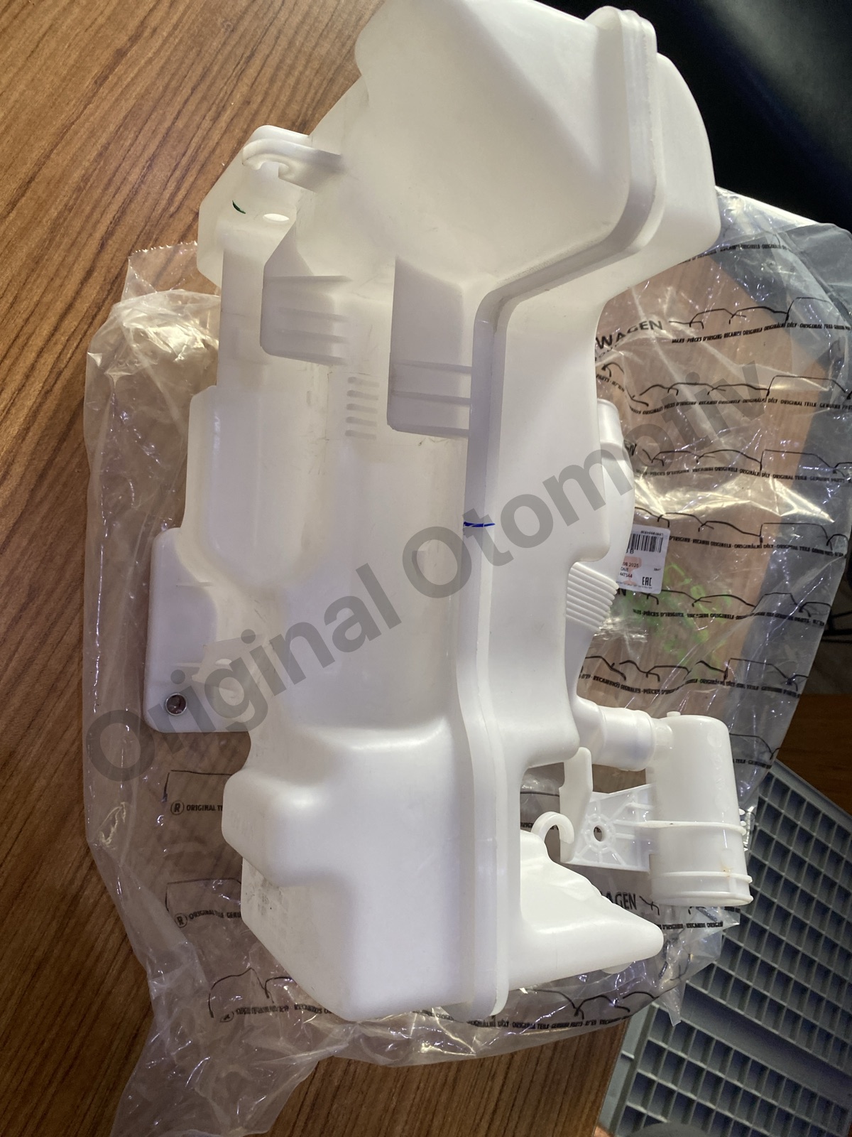 VOLKSWAGEN JETTA 6 BEETLE PASSAT ÖN CAM SİLECEK SU DEPOSU 56D955453B 5C6955453