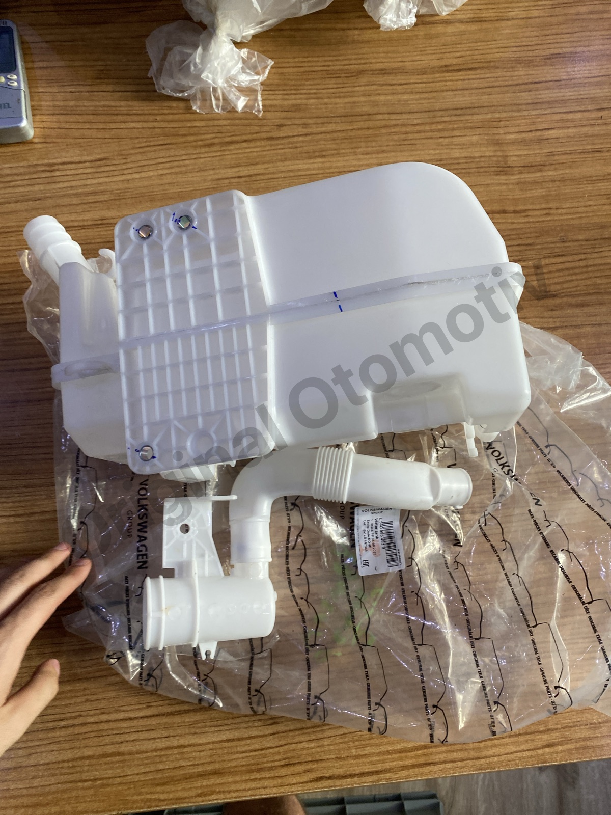 VOLKSWAGEN JETTA 6 BEETLE PASSAT ÖN CAM SİLECEK SU DEPOSU 56D955453B 5C6955453
