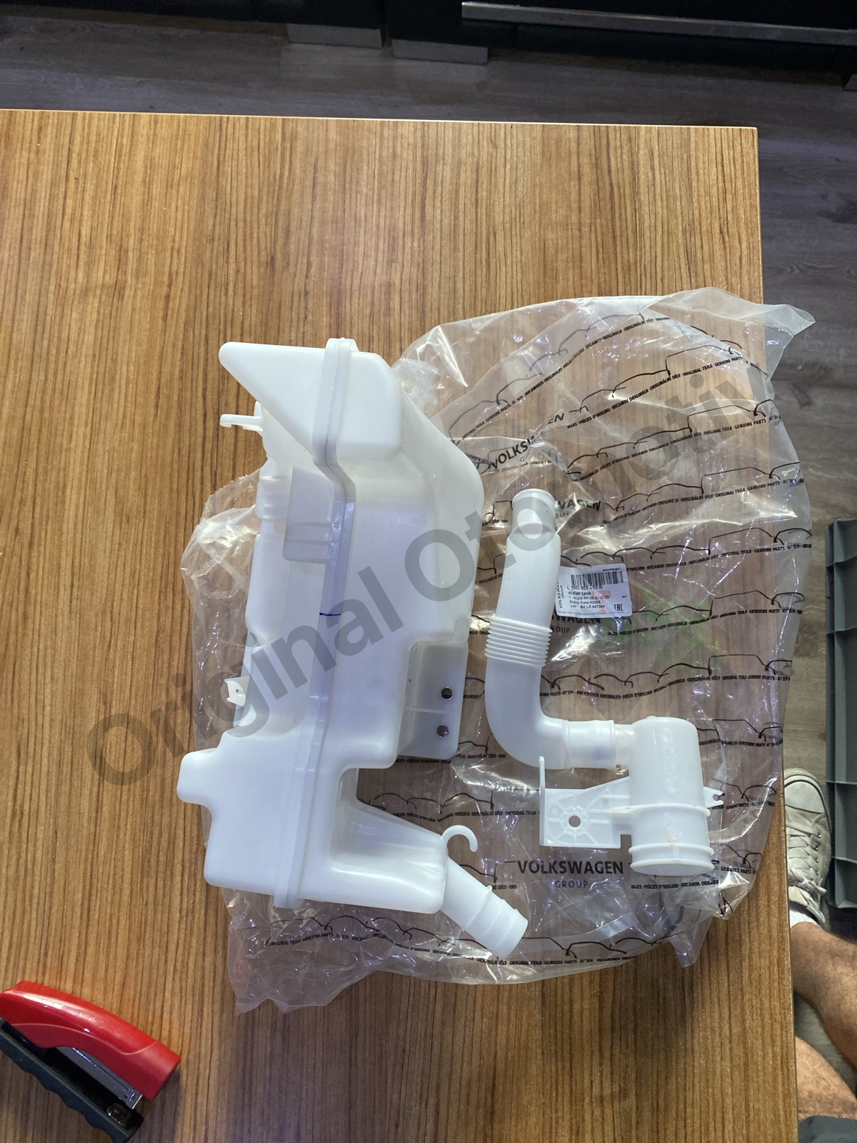 VOLKSWAGEN JETTA 6 BEETLE PASSAT ÖN CAM SİLECEK SU DEPOSU 56D955453B 5C6955453