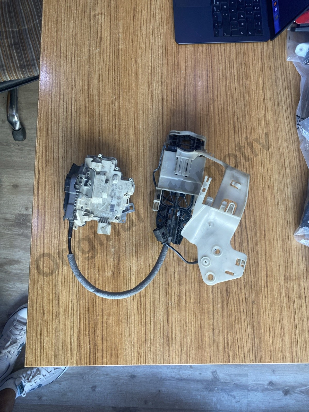 VW TOUAREG PORSCHE CAYENNE ÖN SAĞ KAPI KİLİDİ KOMPLE 8J1837016A