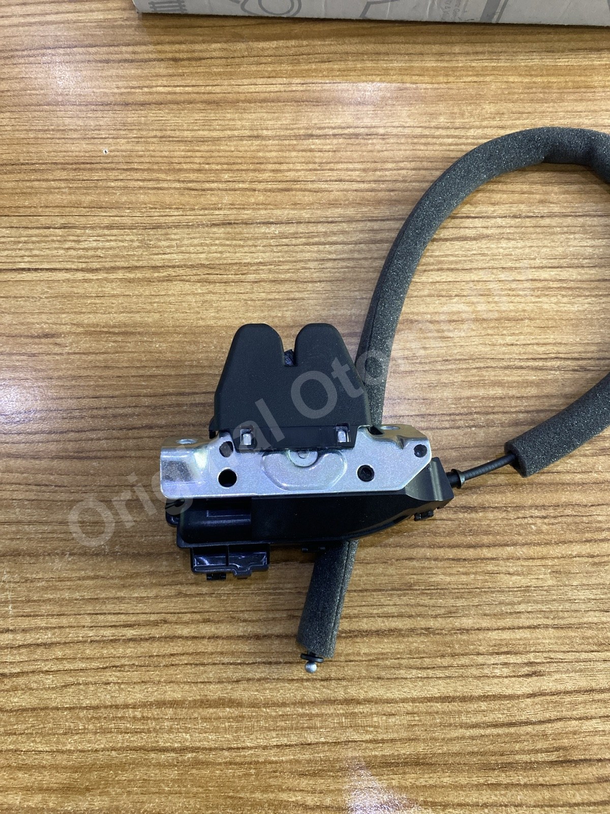 MERCEDES W204 BAGAJ KİLİDİ A2047500185 C180 C200 C220
