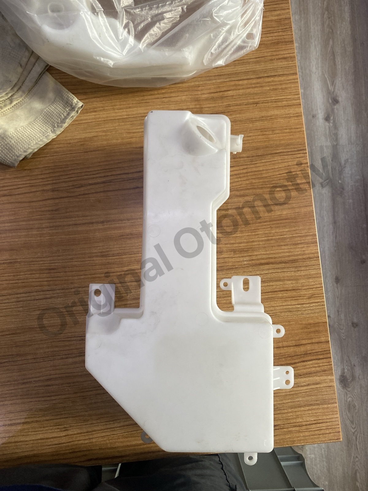 FORD TRANSIT V363 TRANSIT CUSTOM V362 ÖN CAM SİLECEK SU DEPOSU BK21-13K185-D