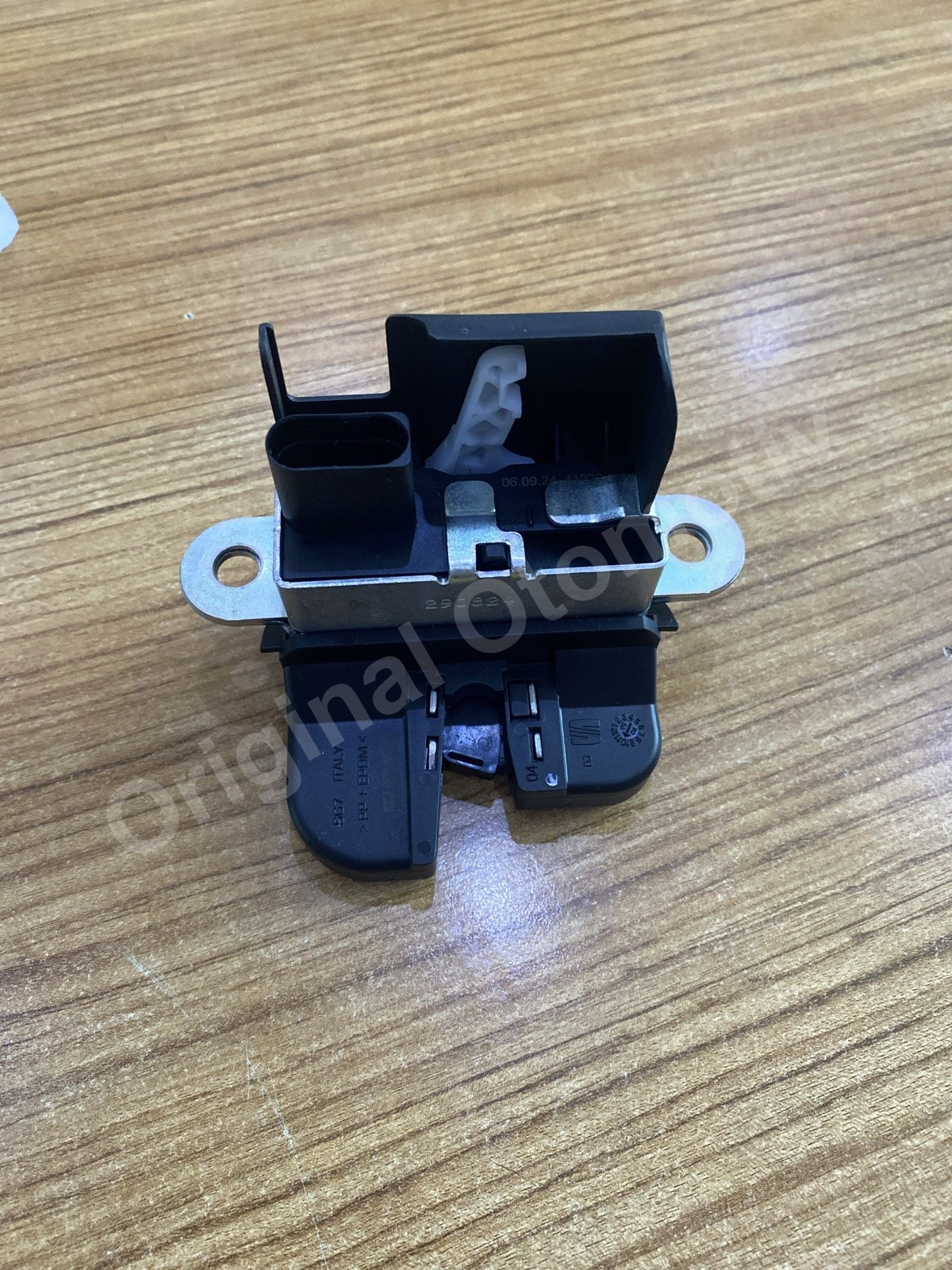 SEAT LEON ATECA ARKA BAGAJ KAPAK KİLİDİ 5F4827505D 5F4827505C