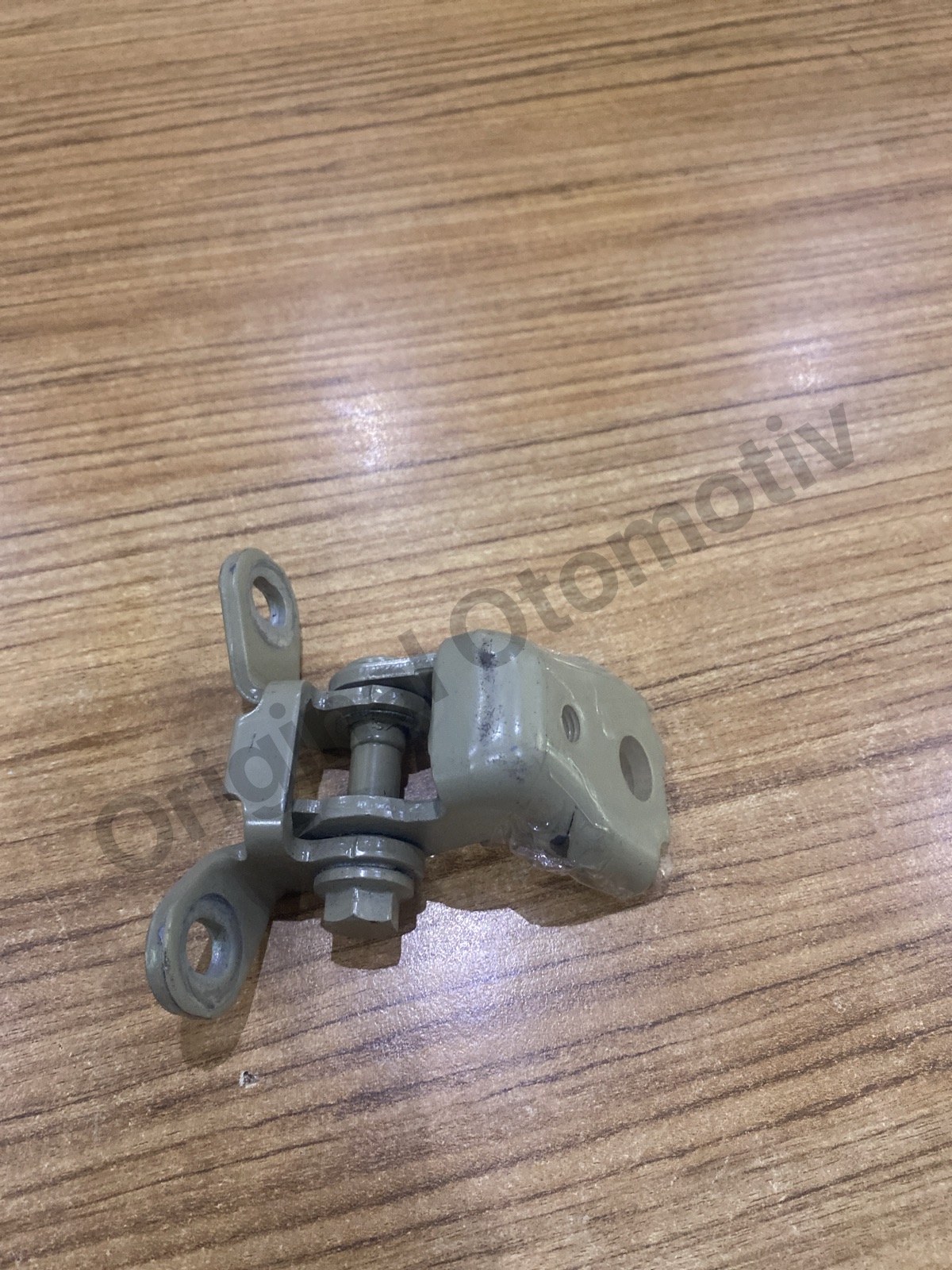 SKODA FABIA 2 ROOMSTER SAĞ ALT KAPI MENTEŞESİ 5J0833412
